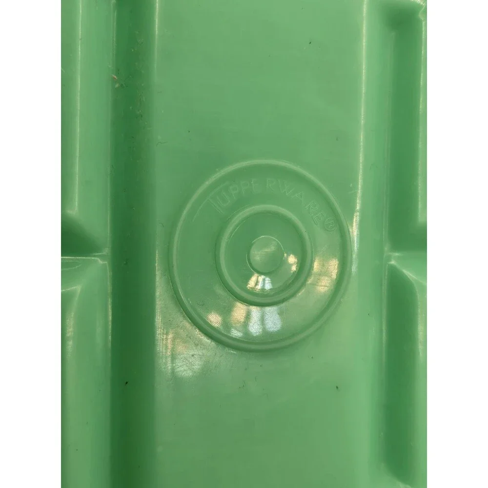 Tupperware Jadite Green Celery Keeper Container 782-8 w/Lid